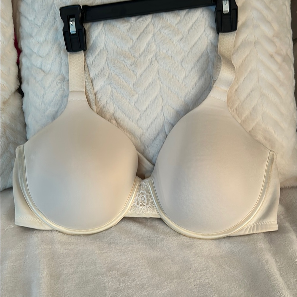 Vanity Fair Cream T-Shirt Bra with Underwire Support